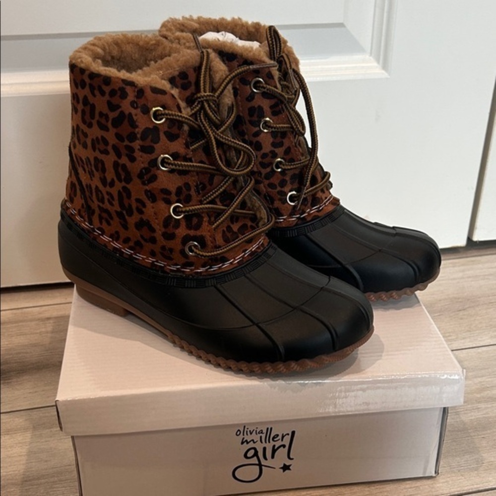 Olivia Miller Girl! Girls leopard print snow rain faux fur lined boots size 4